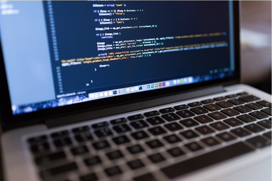 Le secteur informatique a besoin de profils bac +5,  mais pas seulement